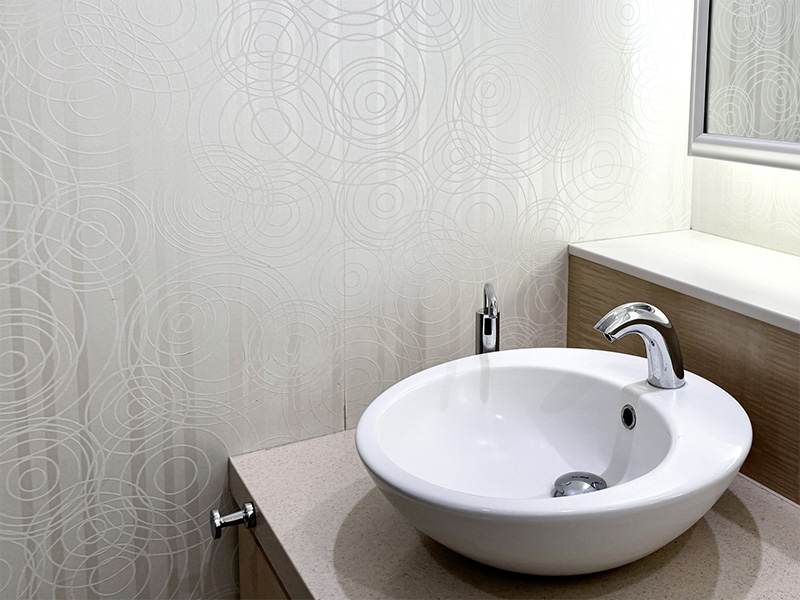 受診時のお化粧は極力避けてください